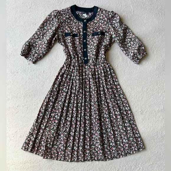 Vintage Floral Pleated Dress